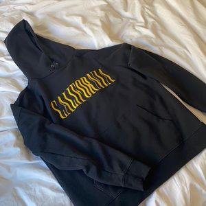 6397 - California Hoodie